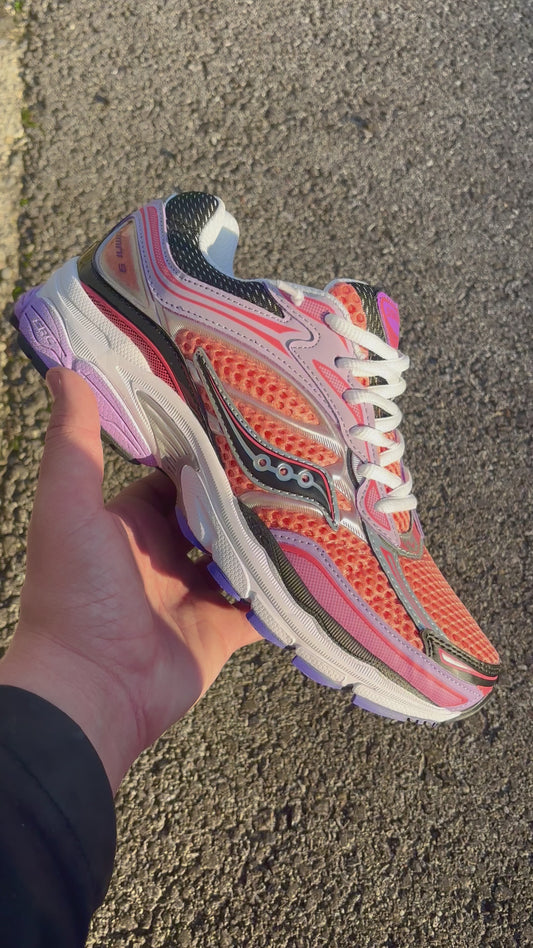 Saucony saumon Omni 9