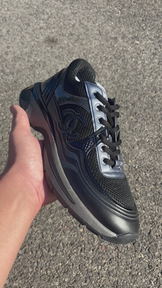 CHANEL RUNNER NOIRE