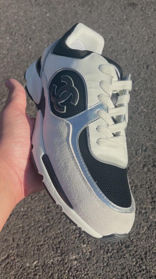 CHANEL RUNNER NOIRE BLANCHE